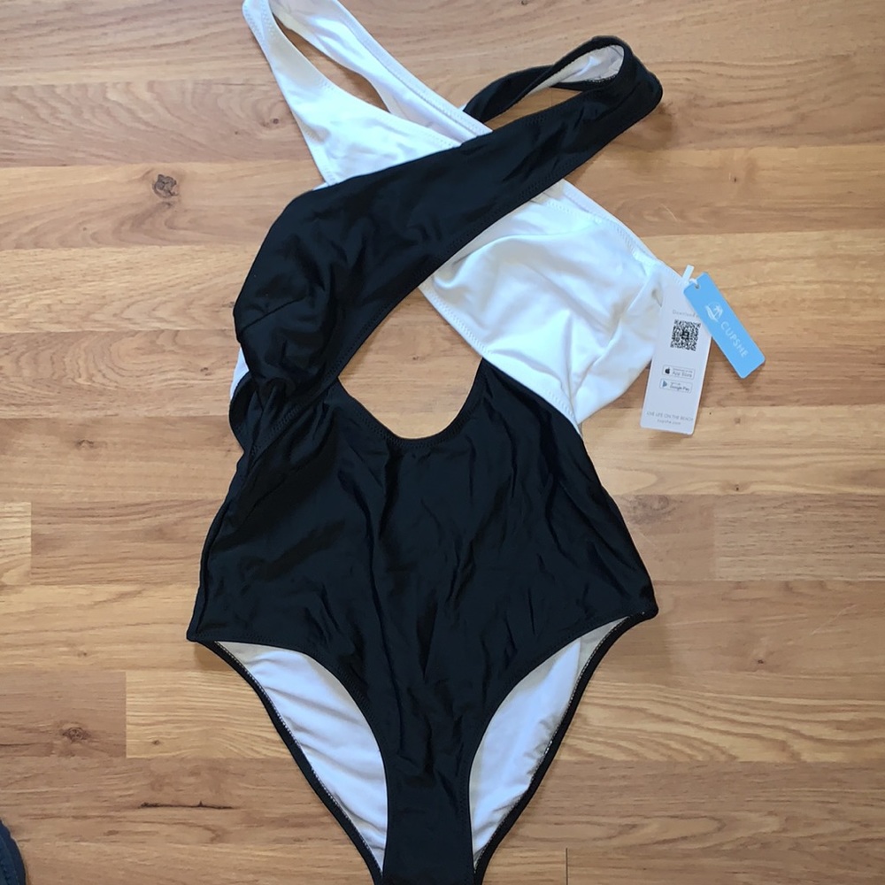 NWT 🖤🤍 CUPSHE | Women's One-Piece Swimsuit Criss-Cross Detail Sz. S